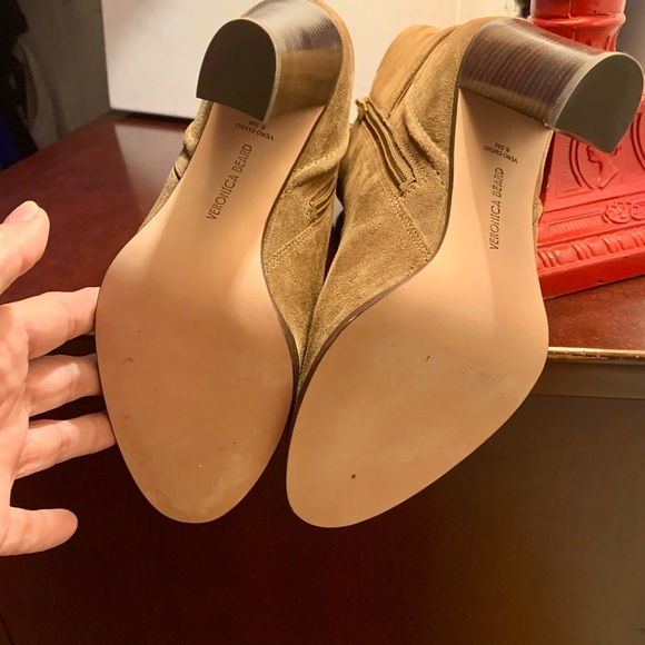 Veronica Beard Viv ankle boots brand new box dust bag. Size 6.5 great fall color - Picture 4 of 5